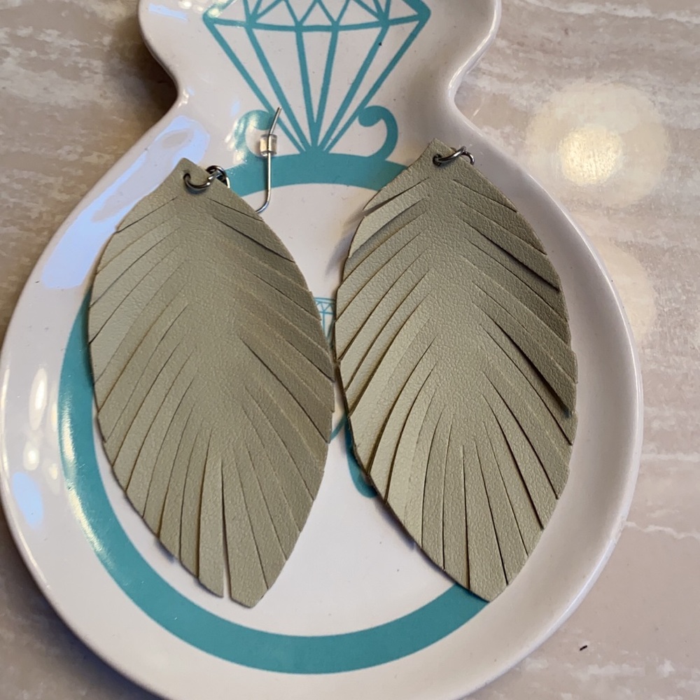 Multiple pairs of earrings